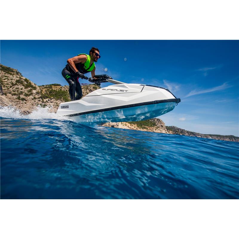 Vodni skuter Yamaha SuperJet™ MY23